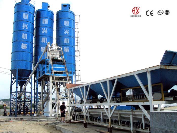 快(kuai)裝式(提(ti)鬥式)混(hun)凝土攪(jiǎo)拌設備(bèi)