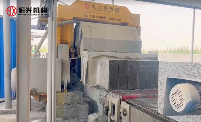 EPS聚苯顆粒砌塊(kuai)生産線新疆客戶(hu)現場